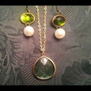 *NEW* Handmade Green/Gold Necklace & Earring Set